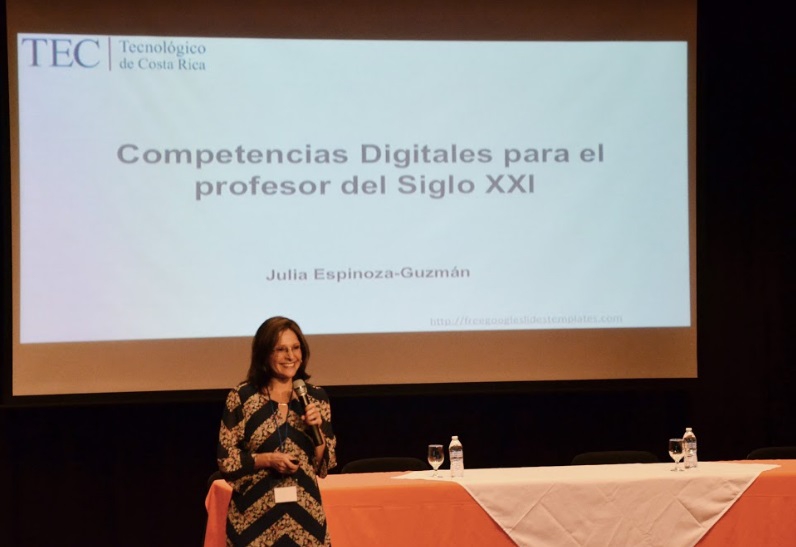 Julia Espinoza brindó una plenaria el primer día del evento. (Foto OCM)