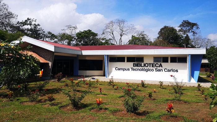 fachada externa de la biblioteca de san carlos