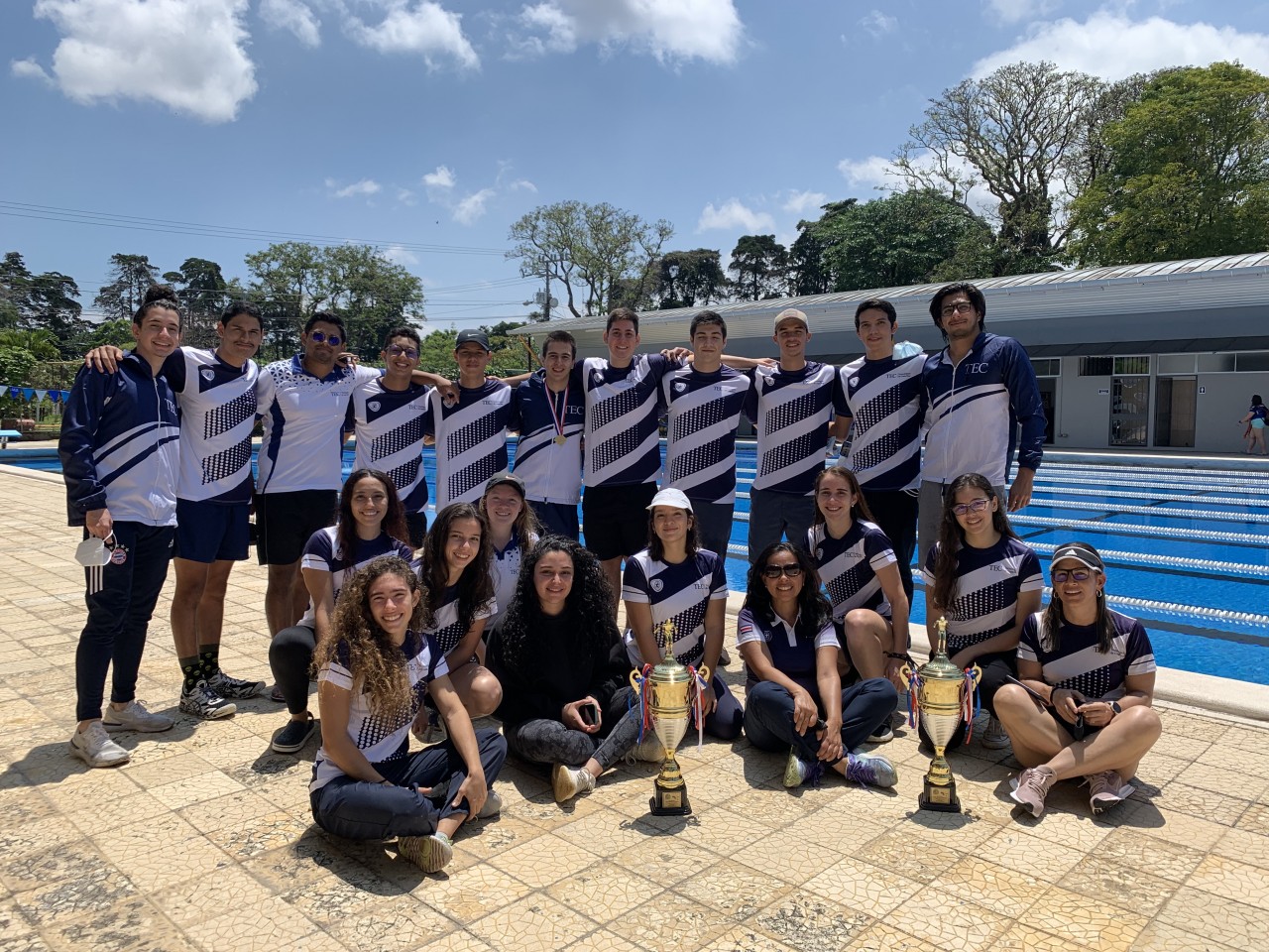 Equipo de natación del TEC se