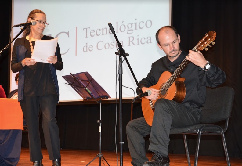 Los profesores de la Escuela de Cultura y Deporte del TEC, Alexandra De Simone y Diego Monge realizaron un acto cultural en la inauguración del Congreso. (Foto: OCM)