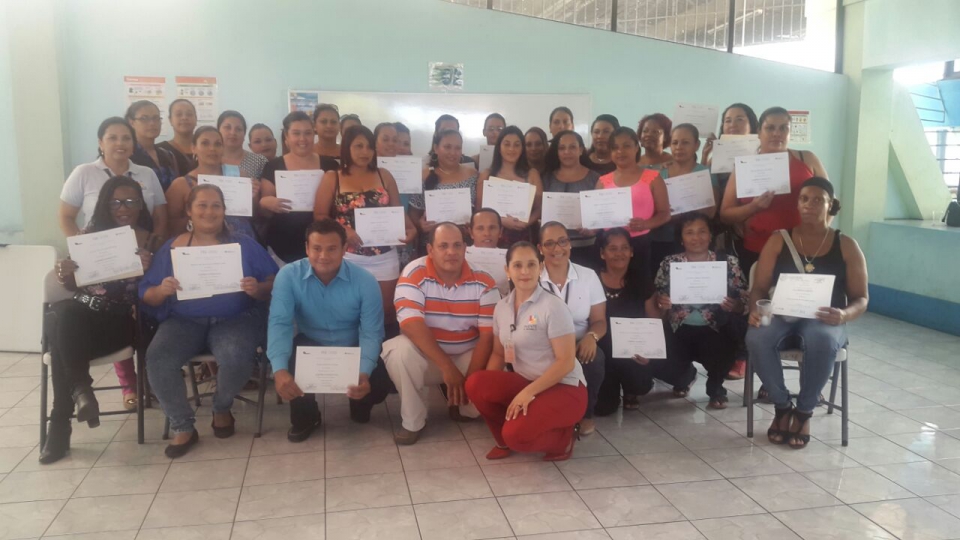 El Centro Académico de Limón hizo la entrega de certificados el martes 14 de febrero. (Foto cortesía Karla Tames)