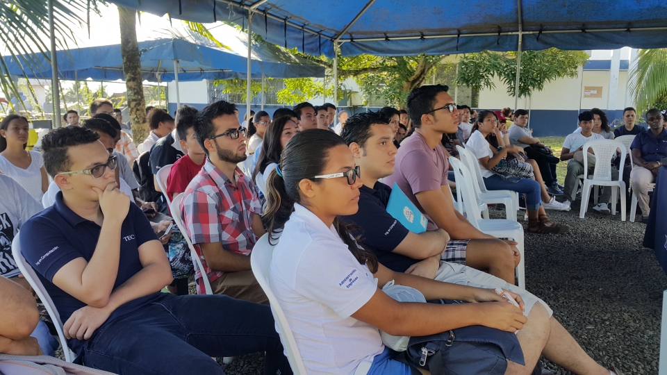 Parte de los asistentes a la clase inaugural. (Foto Jéssica Salazar)