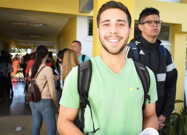 Entre las expectativas de Sebastián Garro están: trabajar fuerte, exigencia por parte de los profesores y que estos lo reten, poder desarrollar sus habilidades para ser un buen ingeniero en Diseño Industrial. (Fotografía: Ruth Garita/OCM)