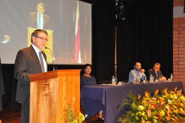 Julio César Calvo, rector del TEC.