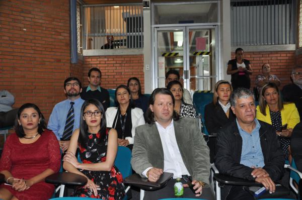 Asistentes en el acto de la firma del contrato del Sistema de Gestión e Información Académica y Administrativa.