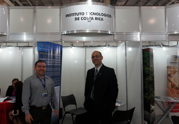 Imagen del Stand del TEC en el Aerospace Meetings Brasil 2015.