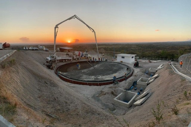 Vista general de la construcción del tanque Laja Azul en Bagaces de Guanacaste.