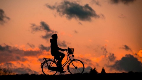 Hombre en bicicleta