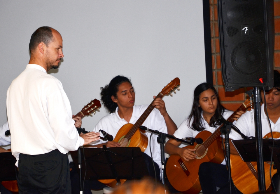 Presentación cultural con la Orquesta de Guitarras en Campus Central, Cartago. (Foto: Sofía Solano/OCM)