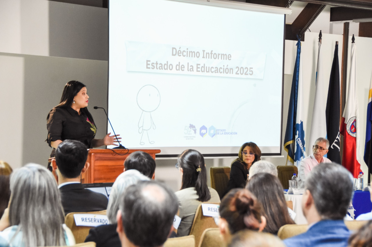 Rectora del TEC, María Estrada, durante la presentación del informe. 