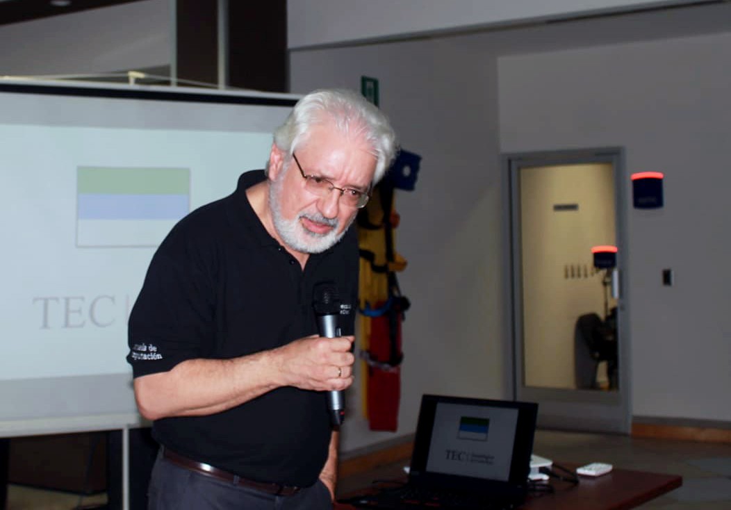 Ignacio Trejos en conferencia.