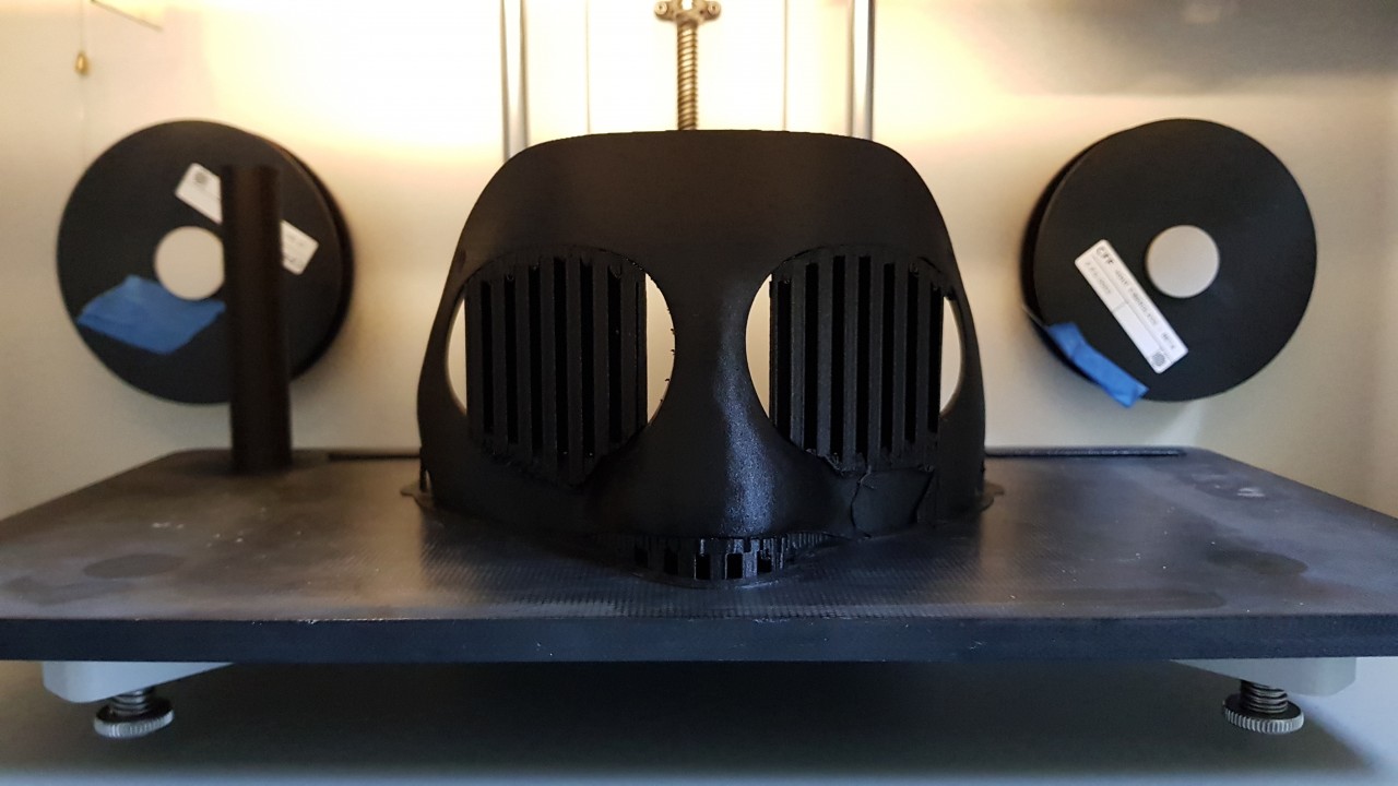 La máscara en proceso de fabricación.