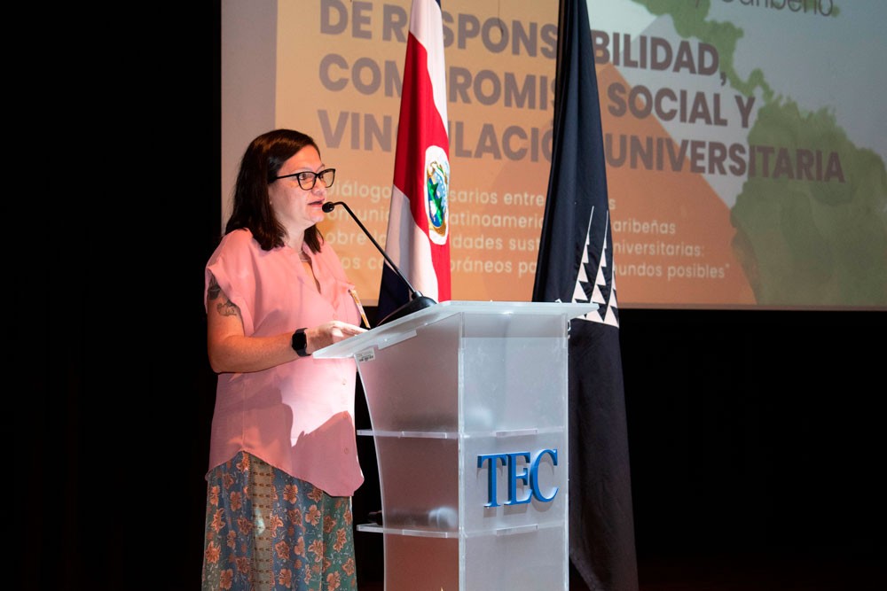 Dra. Andrea Mata Benavides