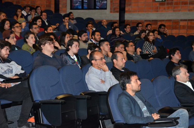 Estudiantes en el Centro de las Artes.