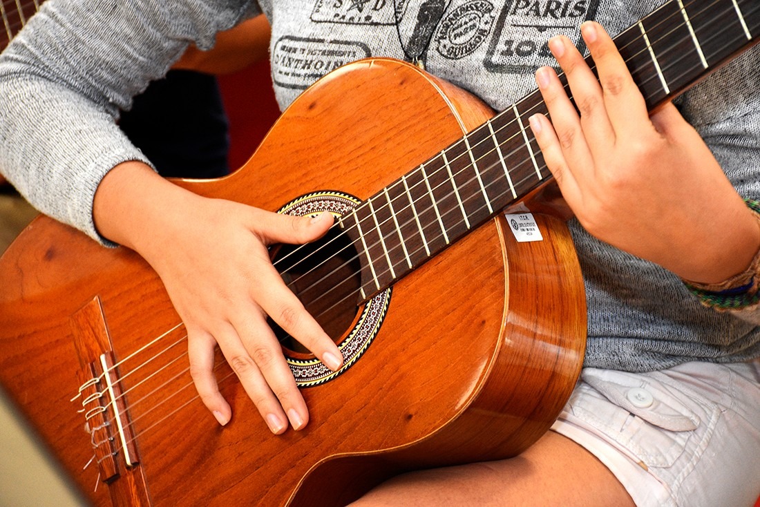 Cuanto cuesta una guitarra española