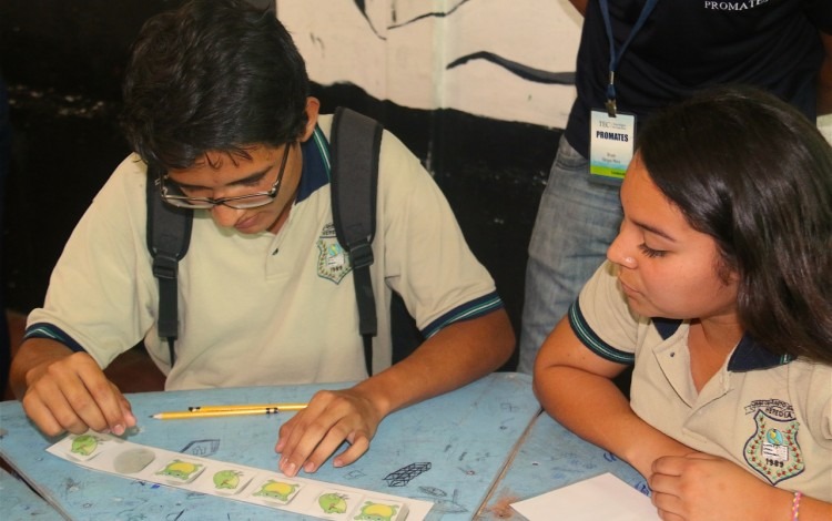 Mateloqueras: son preguntas matemáticas formuladas de una manera curiosa. Los estudiantes hace uso del pensamiento lateral. (Foto: Irina Grajales / OCM). 