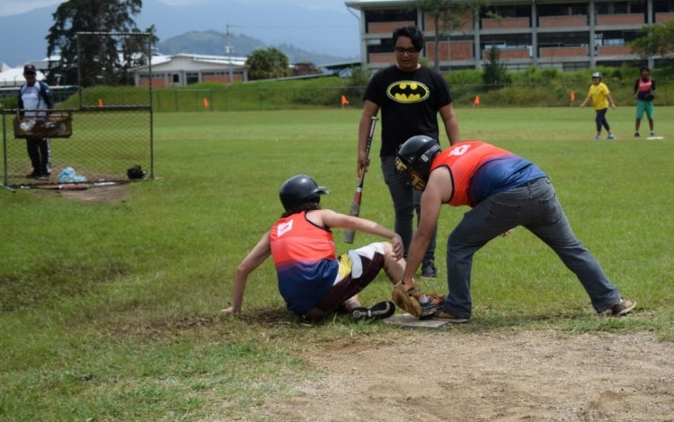 En el TEC de Cartago también se practicó el béisbol. 