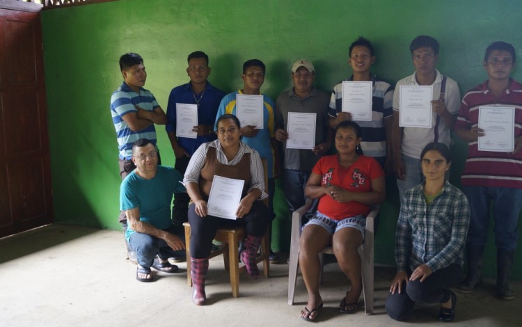 Graduación de los participantes indígenas de la comunidad Kéköldi.