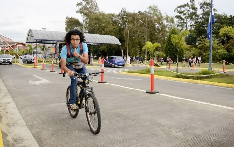 La bicicleta es uno de los medios de transporte sostenible más populares en el TEC. 