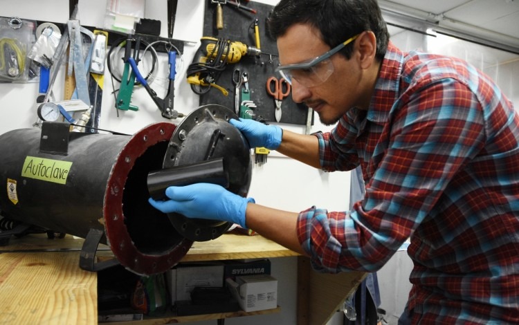 Una bicicleta construida con este material puede pesar hasta 10 kilos menos.