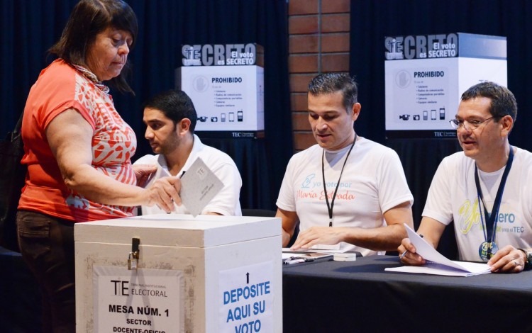 Votaciones en el Campus Central del TEC. (Fotografía: Ruth Garita / OCM). 