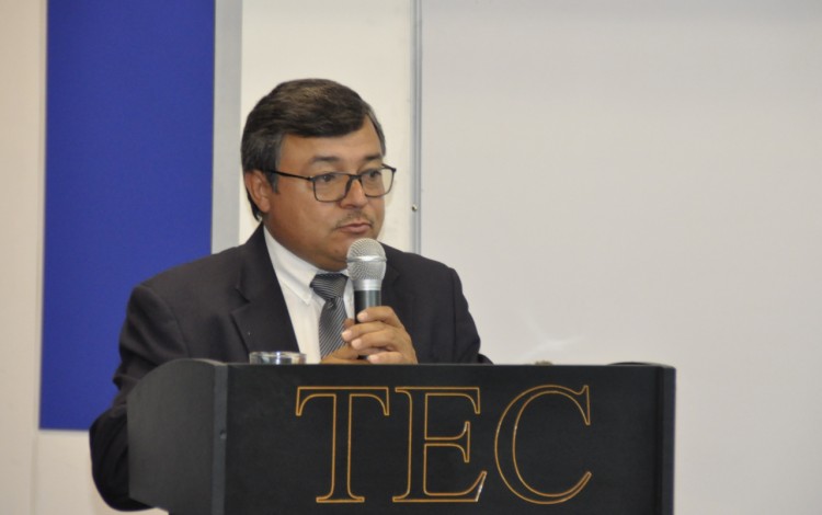 El doctor Alejandro Masís abrió con los discursos de bienvenida. (Foto: OCM)
