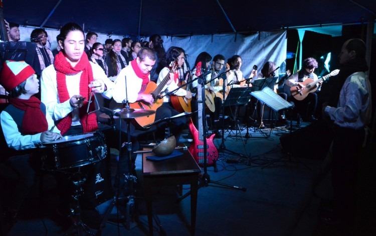 La Orquesta de Guitarras del TEC amenizó el evento. 