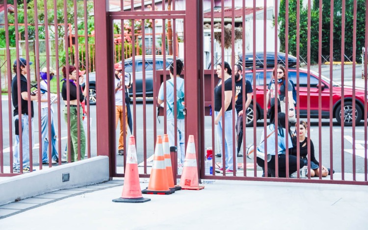 Estudiantes se manifestaron afuera del MICITT