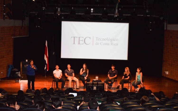 Un conversatorio en el Centro de las Artes fue parte de las celebraciones. 