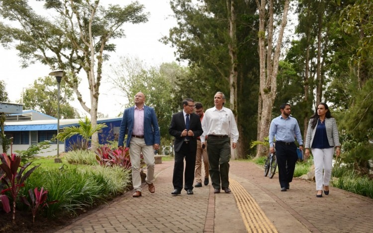 Visita por los pasillos del Tecnológico. (Foto: OCM / Ruth Garita).