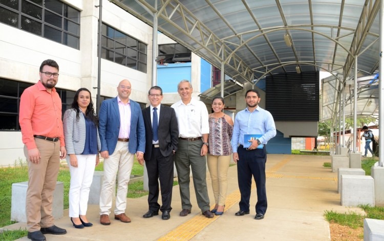 Visita por los pasillos del Tecnológico. (Foto: OCM / Ruth Garita).