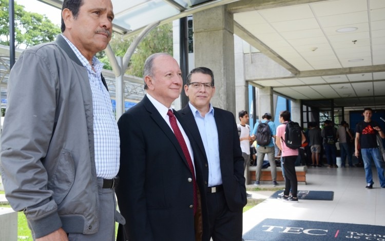 Visita por los pasillos del Tecnológico. (Foto: OCM / Ruth Garita).