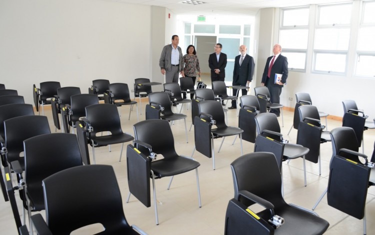 Visita a las nuevas aulas del TEC. (Foto: Ruth Garita / OCM). 