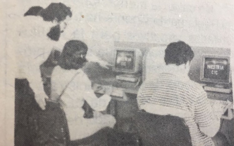 Anuncio sobre los nuevos cursos de computación. Periódico institucional Estructura. Primera quincena de mayo de 1987. 