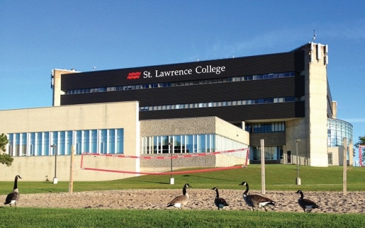Imagen de la fachada de la universidad canadiense