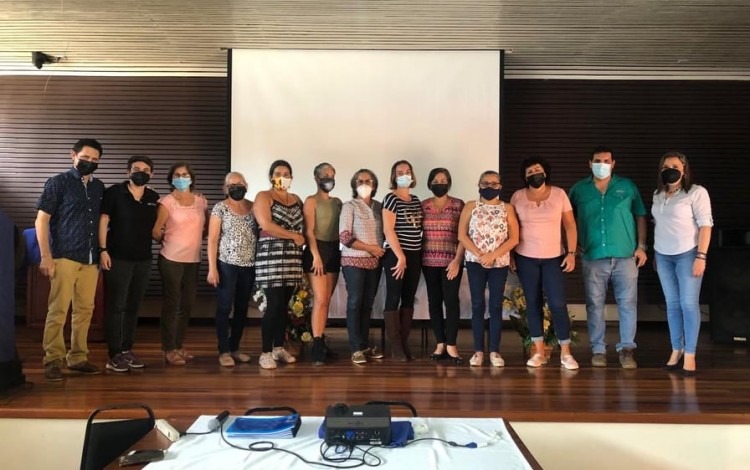 Las mujeres de la capacitación en el escenario