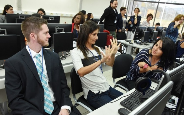 Los asistentes al Congreso hicieron uso de los equipos tecnológicos de la Institución. (Foto: Ruth Garita/OCM)