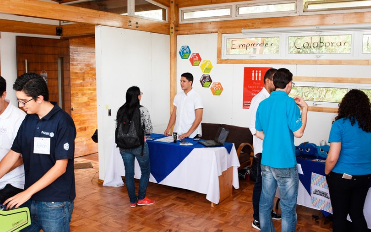 Dentro de Casa Trópika y fuera de esta, los asistentes conocieron propuestas innovadoras de productos y servicios. (Foto: Ruth Garita/OCM)