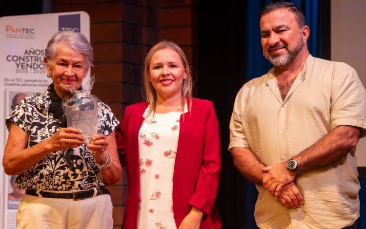 PErsonas posan para el reconocimiento