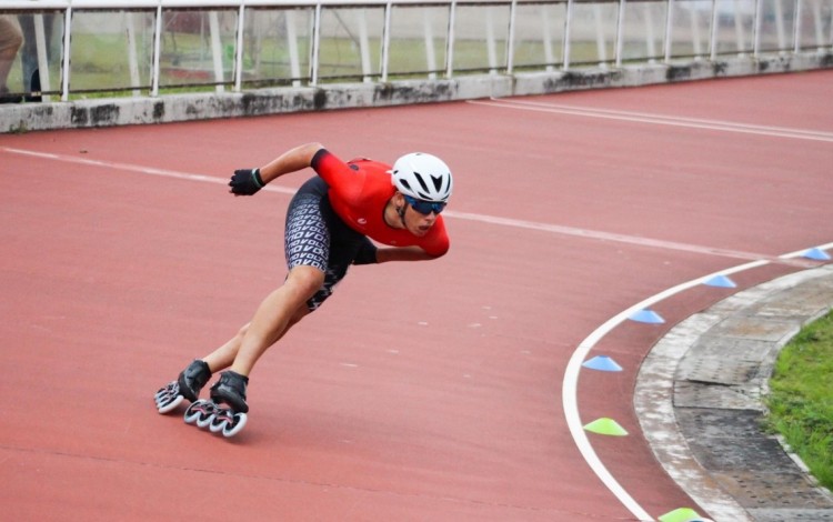 donovan en pista de patinaje