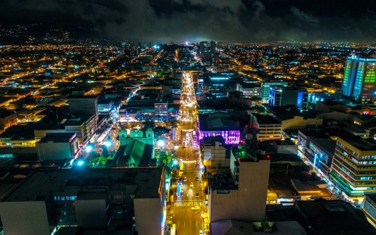 Imagen nocturna de San José.