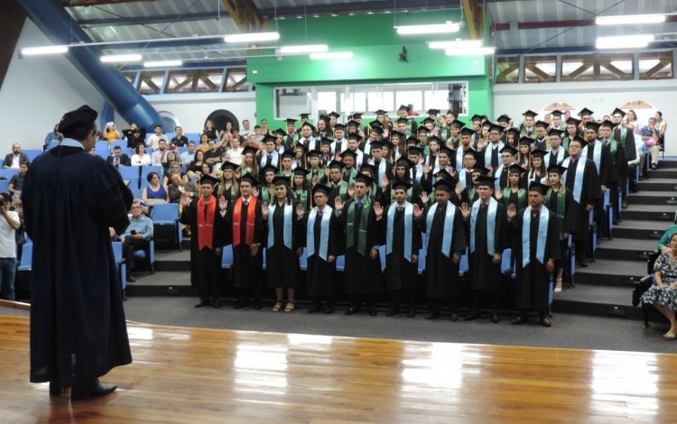 Juramentación de las personas graduadas