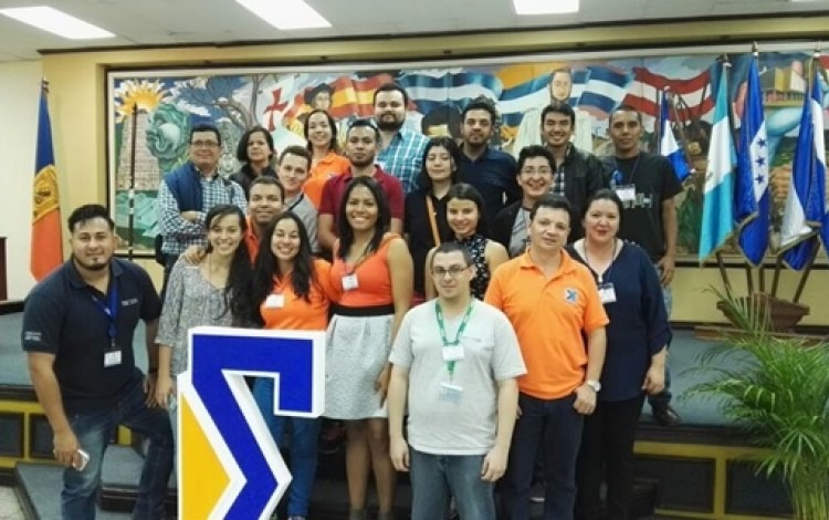 Parte de la delegación costarricense que participó del III Encuentro Centroamericano de Matemática Educativa, (ECAME), entre ellos estudiantes y profesores de la  Escuela de Matemática del Tecnológico de Costa Rica. (Foto cortesía de Raquel Boniche).