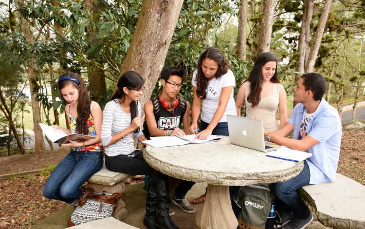 Imagen ilustrativa de estudiantes