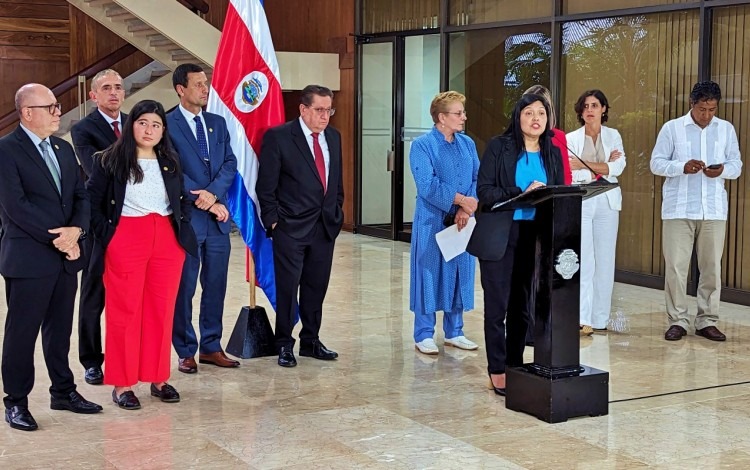 Conferencia de prensa en Casa Presidencial