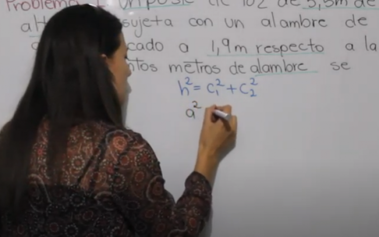 Pizarra con contenidos de matemática.