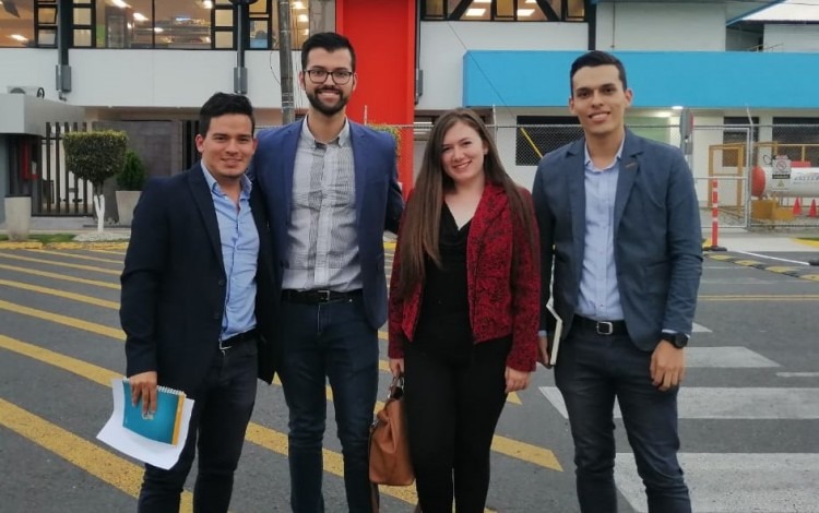 Estudiantes del grupo Bizquick.