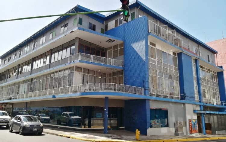 Edificio de cuatro plantas en el centro de San José.