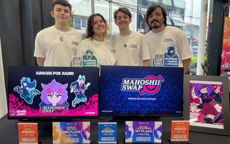 los jóvenes con los premios