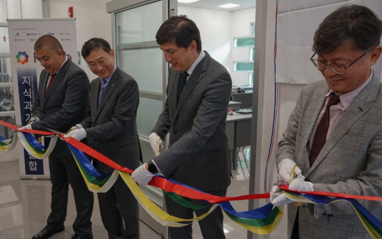 corte de cinta de inauguración